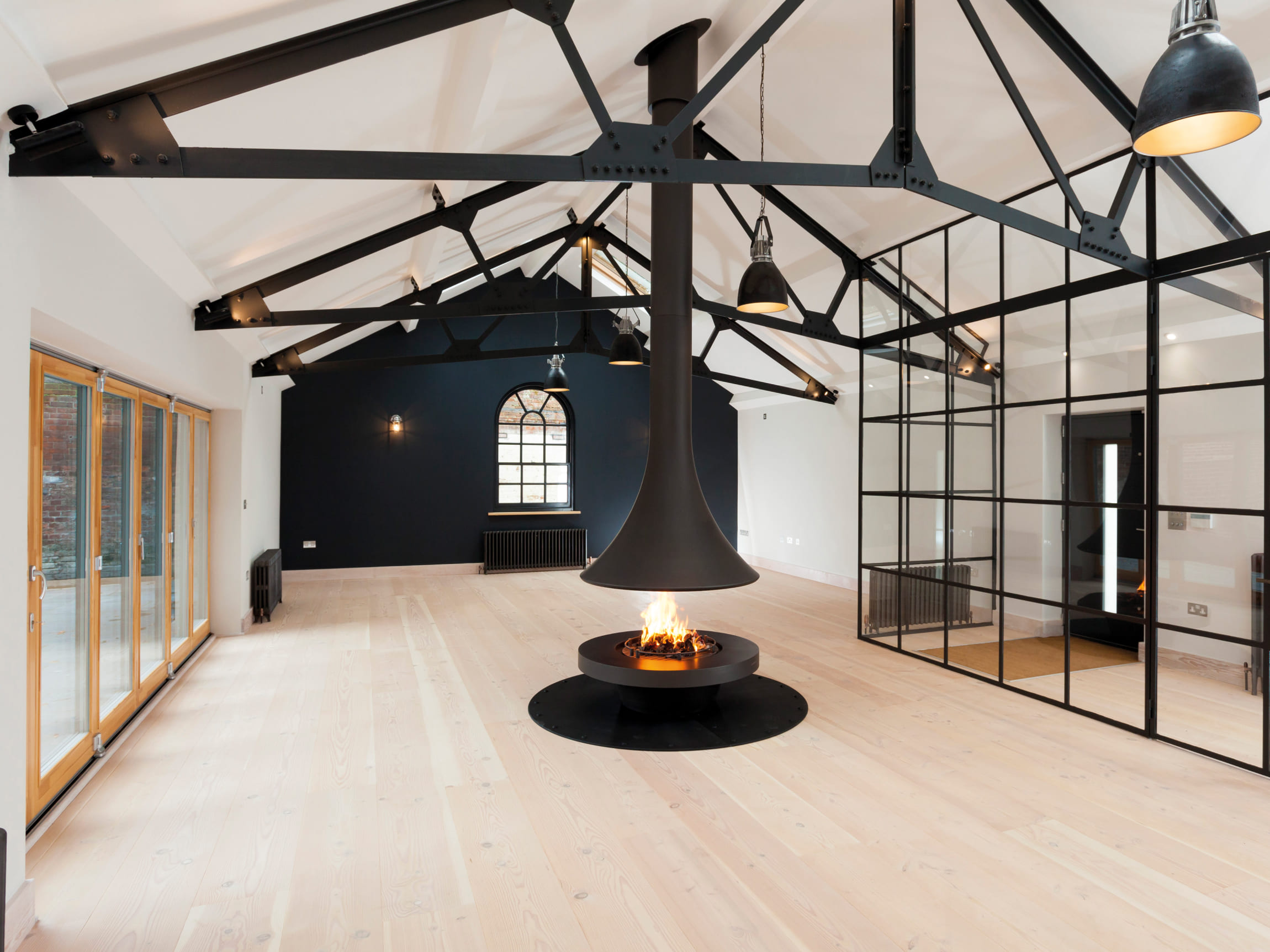 Drehbarer und offener Designkamin von JC Bordelet © JC Bordelet