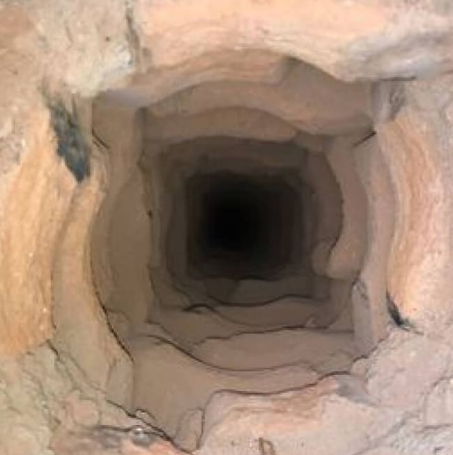 Vorher-Ansicht der Kaminsanierung Ausfräsen von KTS Kamintechnik Stranger