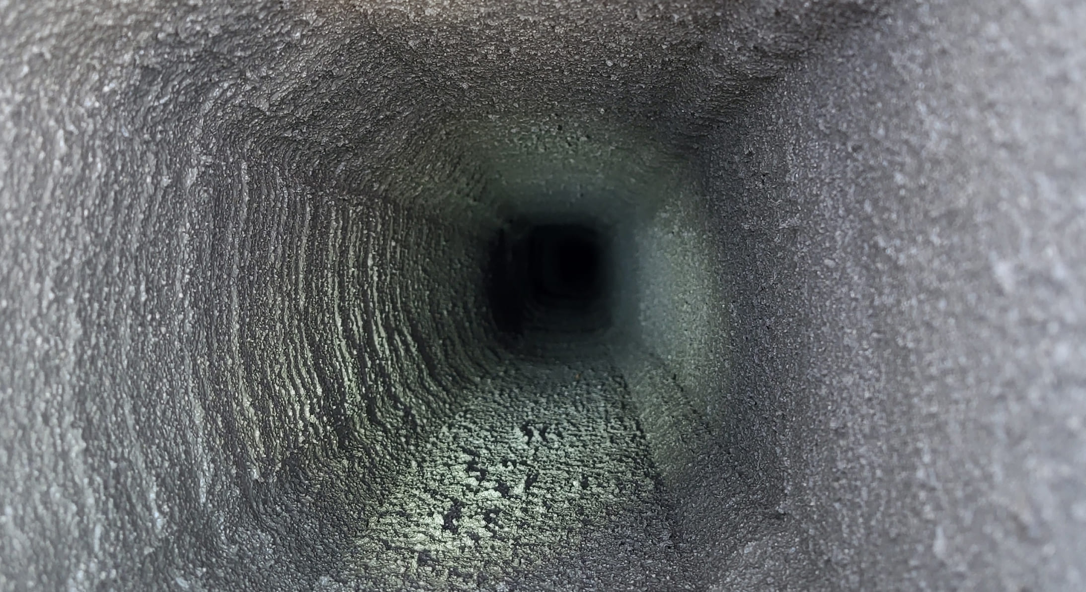 Ansicht nach der Aufbereitung: Der Kamin wurde fachmännisch ausgeschliffen