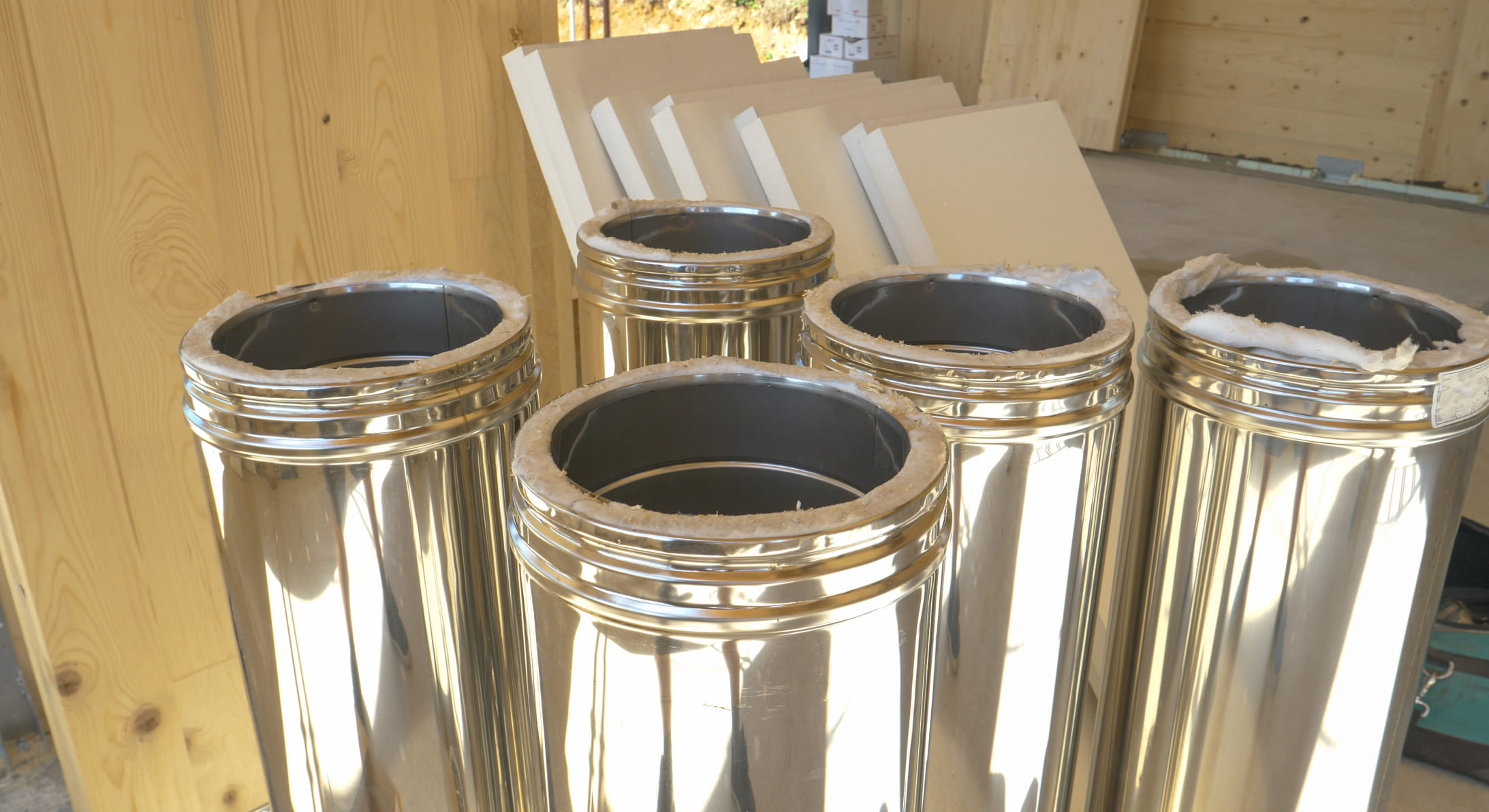 Rohr Edelstahlkaminsystem © Shutterstock.com