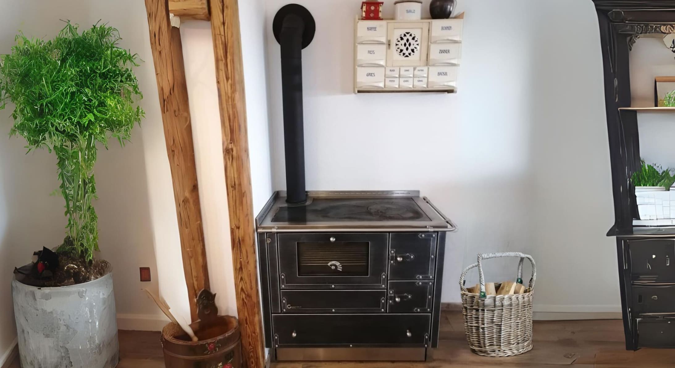 Rustikaler Charme mit diesem Küchenherd mit integrierter Kochfunktion © Greithwald