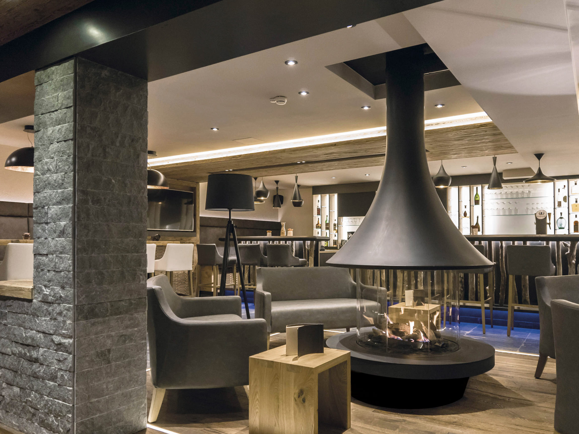 Zentraler Designkamin von JC Bordelet © JC Bordelet