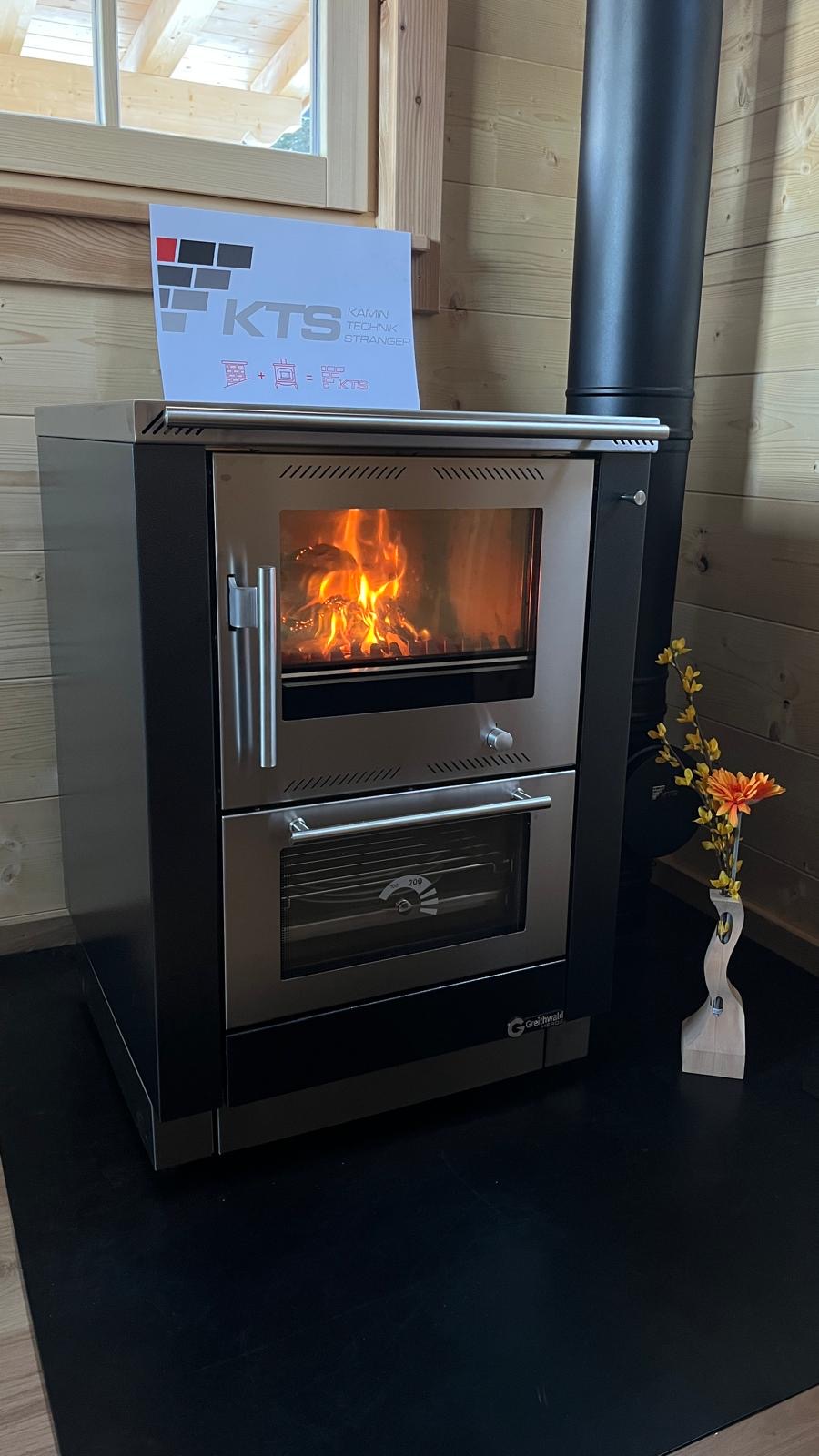 Montage eines Doppelwandkamin auf einer Jagdhütte in Österreich