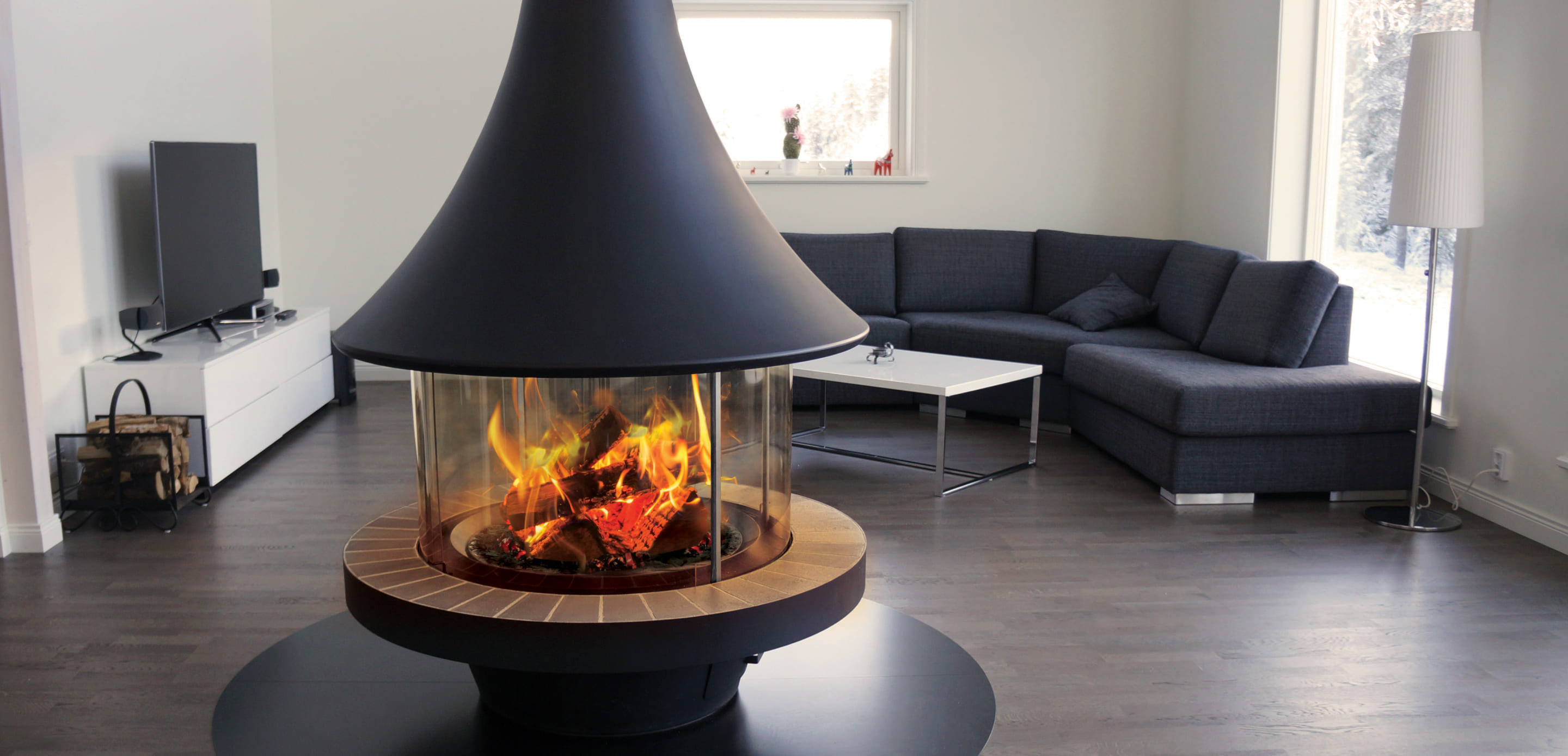 Mit Ihrem neuen wandhängenden Designkamin Eva von Bordelet genießen Sie besten Komfort © JC Bordelet