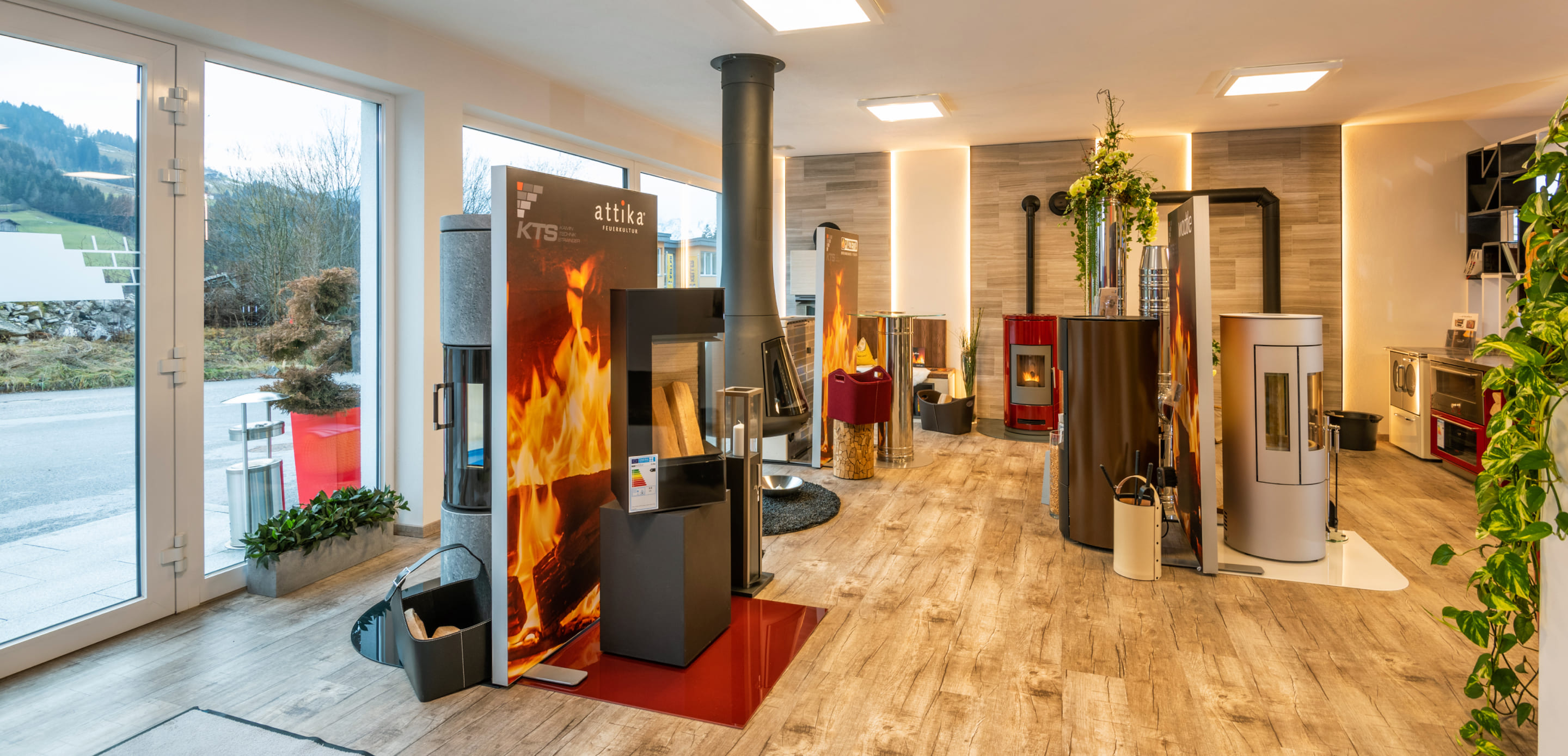 Ofenschauraum der Firma KTS Kamintechnik Stranger © Lorenz Masser Fotografie