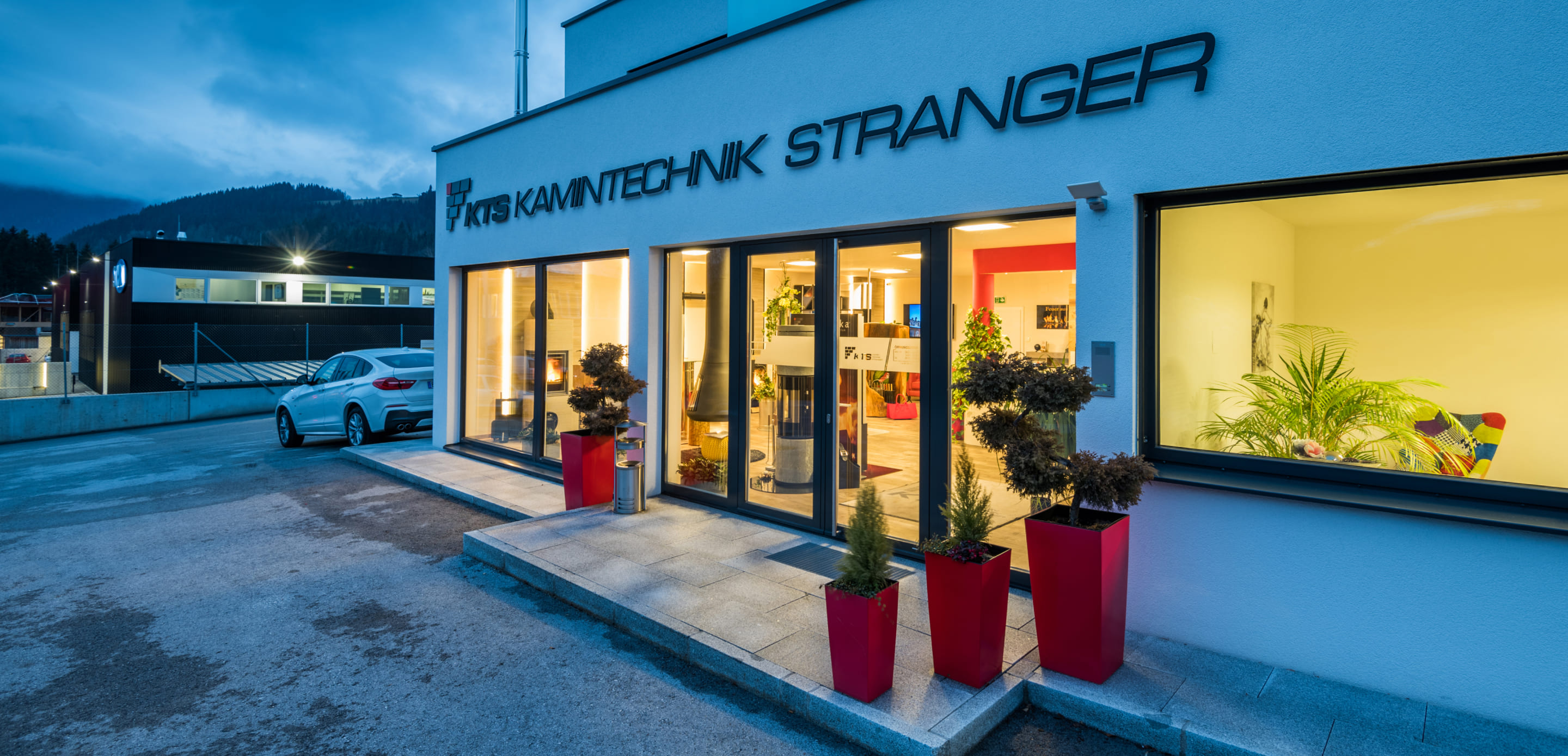 Eingangsbereich der Firma KTS Kamintechnik Stranger aus Salzburg © Lorenz Masser Fotografie
